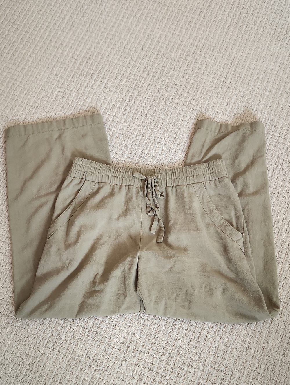 Linen Drawstring Capris in Olive